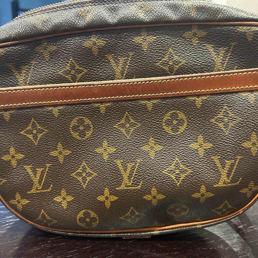 Louis Vuitton Brown Monogram Shoulder Bag - Picture 5 of 14